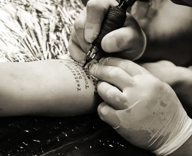 Free tattoo artist working image. 7 things to check in profitable tattoo studio services