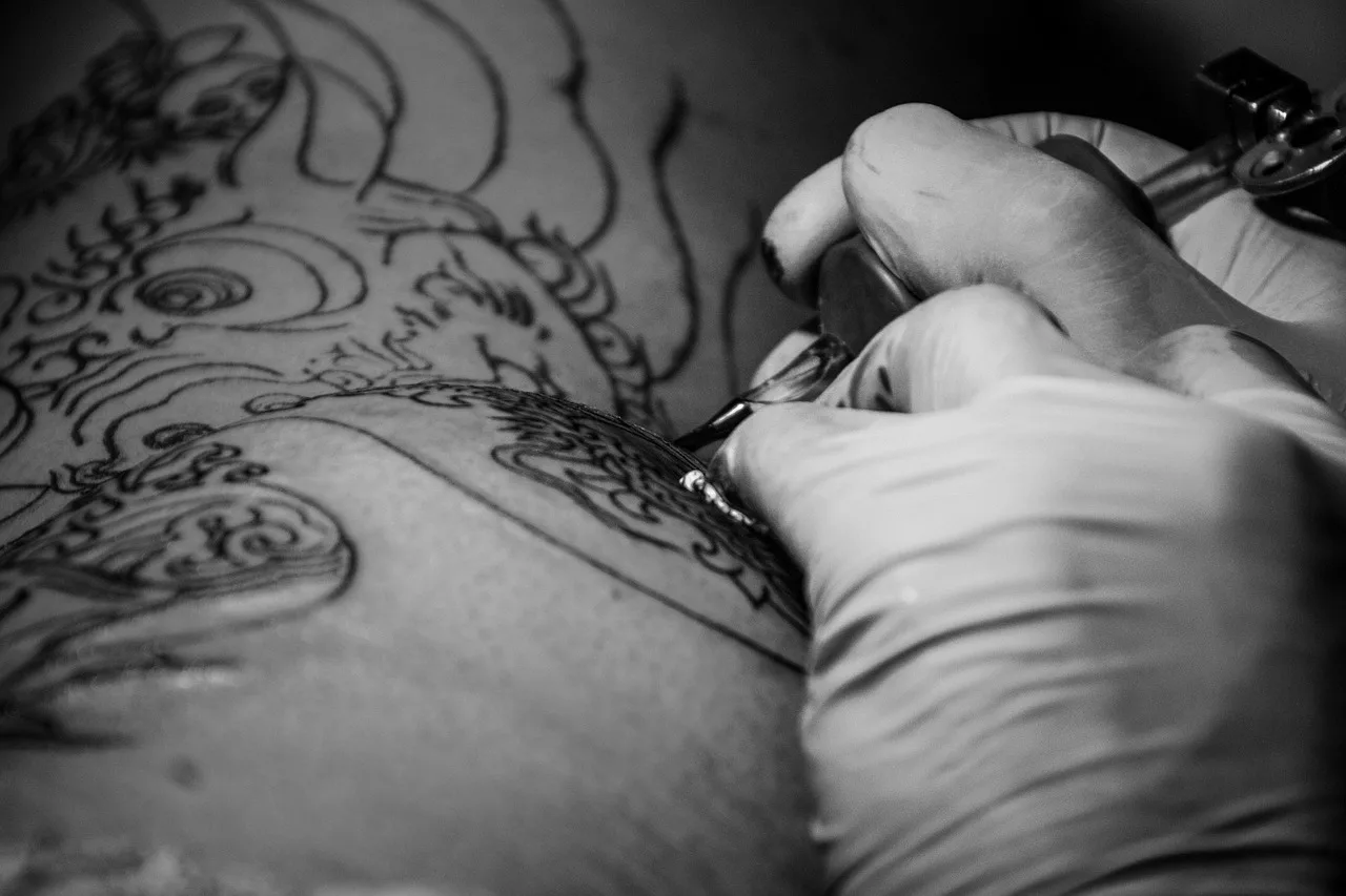 tattoo, ink, tattoo artist, body drawing, drawing, body, artist, studio, machine, skin, professional, master, hand, creative, create, work, process, gloves, client. OSHA Bloodborne Pathogens Tattoo Studio Guide